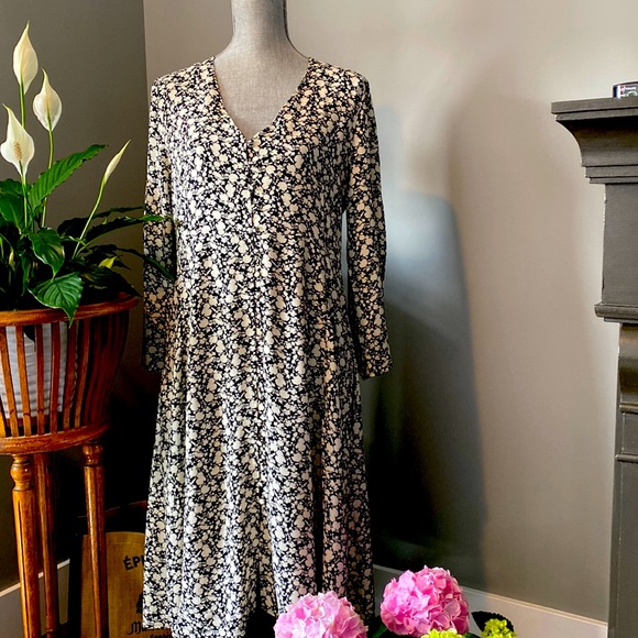 Sweet little black and white, small floral pattern, summer dress - Picture 1 of 7